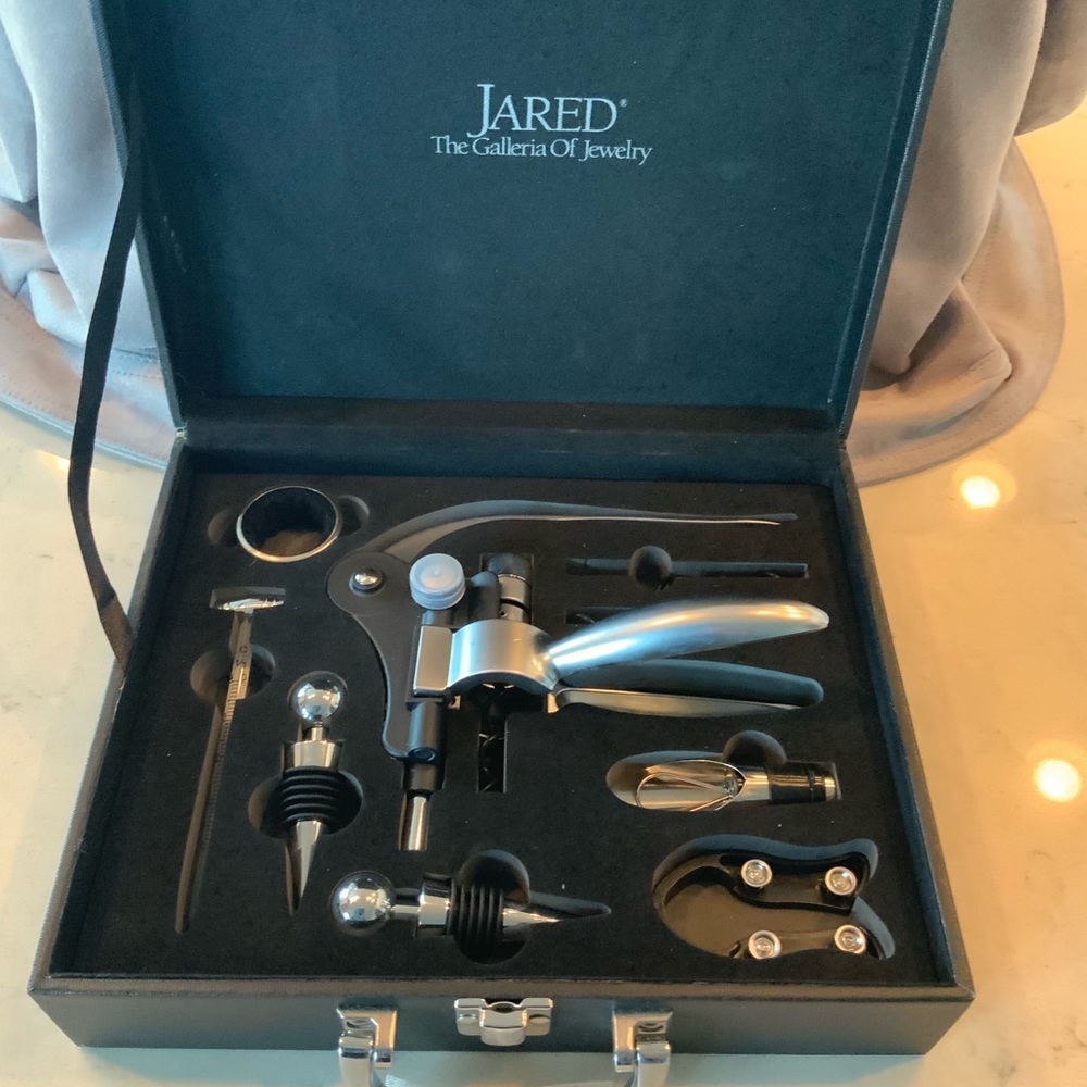 Jared jewelers boxed wine gift set